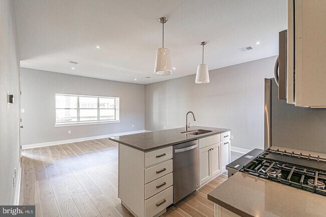 Foto del edificio - 5412 Chancellor St