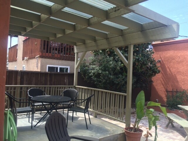 Foto del edificio - 2BD 1BA House in Azalea Park/City Heights
