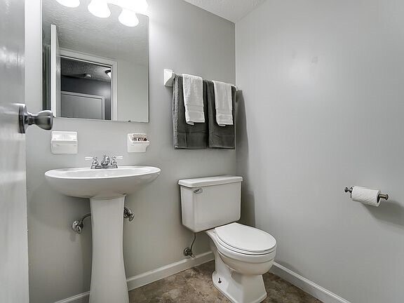 Building Photo - 7745 Stoneford Dr