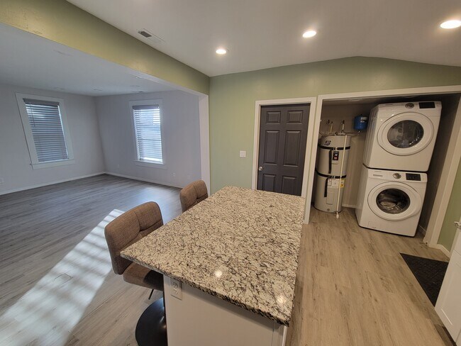 Building Photo - 198 W 200 S