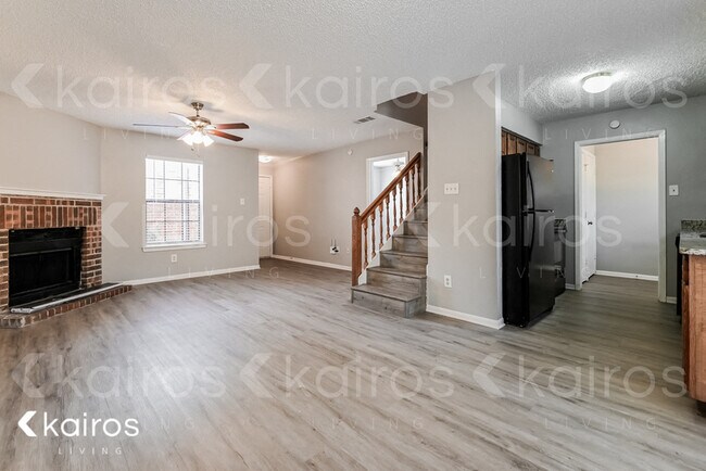 Building Photo - 820 Courtenay Pl