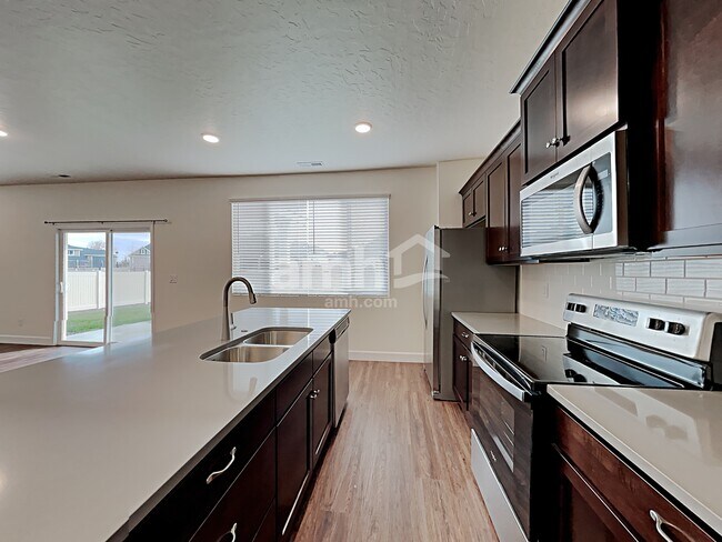 Foto del edificio - 9415 W Chino St