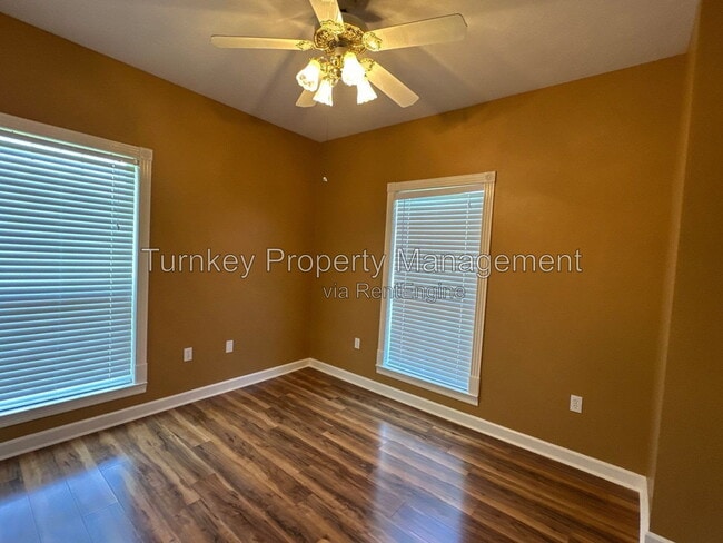 Building Photo - 18 Kimberly Pl