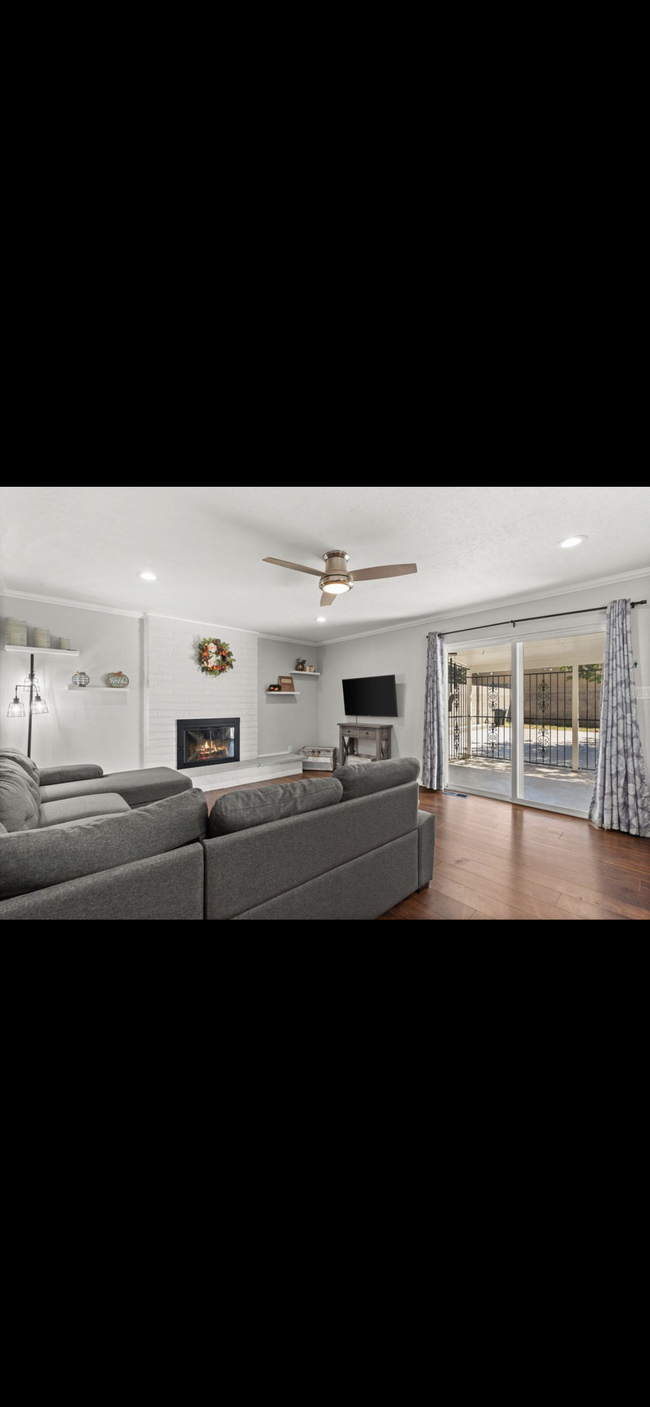 Foto del edificio - 12100 Woodland Ave NE