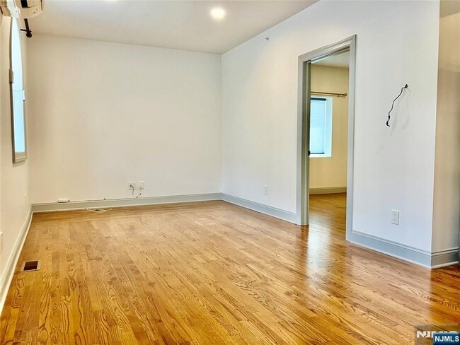 Building Photo - 561 Van Houten Ave