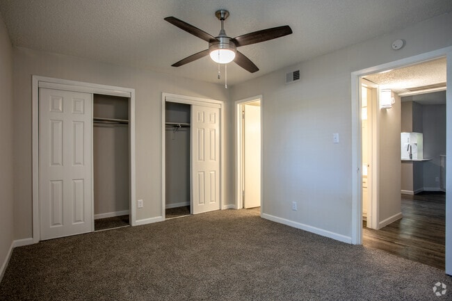 1BR, 1BA - 704 SF A1AR - Bedroom - Oaks at Duck Creek
