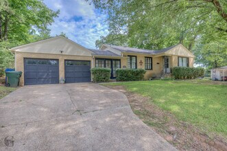 Building Photo - 316 Elmwood Cir