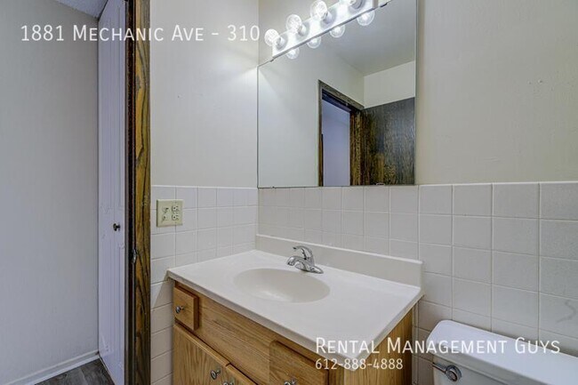 Foto del edificio - Quiet Building, Heat Paid, Garages Available