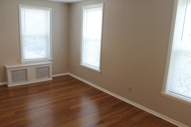 bedroom 1 - 1313 N Scott St