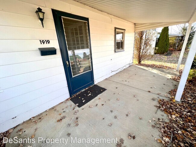 Building Photo - 2 br, 2 bath House - 1919 W. Washington St...
