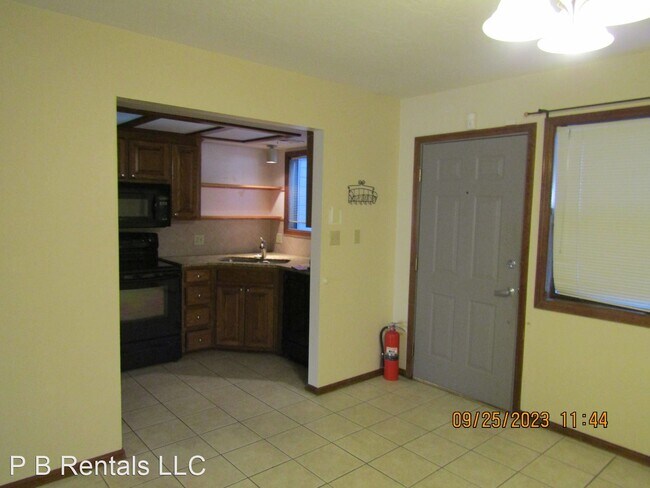 Building Photo - 3 br, 2.5 bath House - 457 NW Chimney Cree...