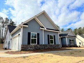 Building Photo - 130 Hawthorn Ln