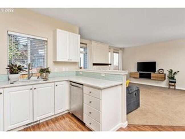 Foto del edificio - 3 Bedroom Hillsboro Home in Hidden Creek!