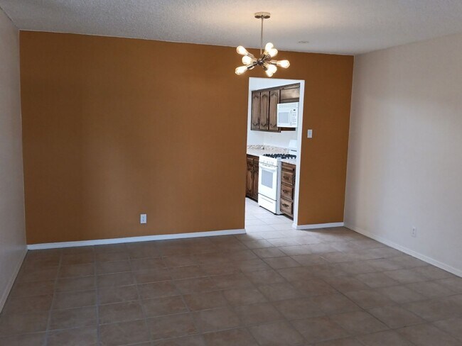 Foto del edificio - 2 Bedroom, 2 Bathroom! Lovely Home Coming Soon!