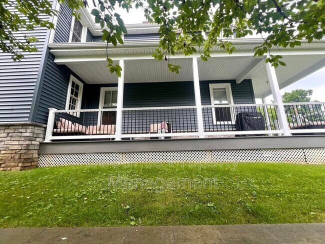 Foto del edificio - 663 Maple Ln