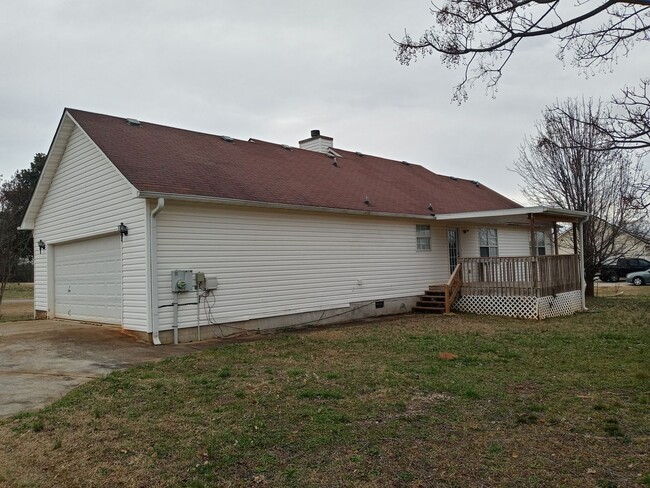 Building Photo - Beautiful 3/2 Ranch Style Home in Williamson