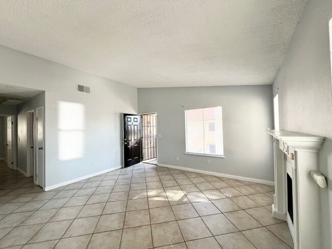 Building Photo - 5096 Spencer St