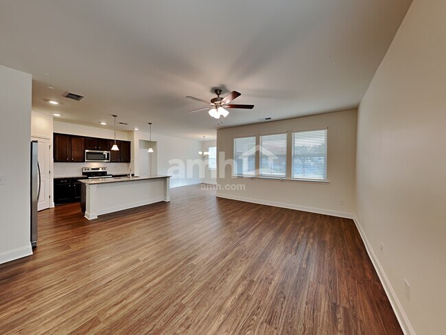 Building Photo - 516 Slew Dr