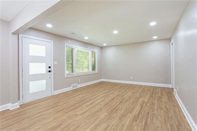 Foto del edificio - 629 Clairmont Cir