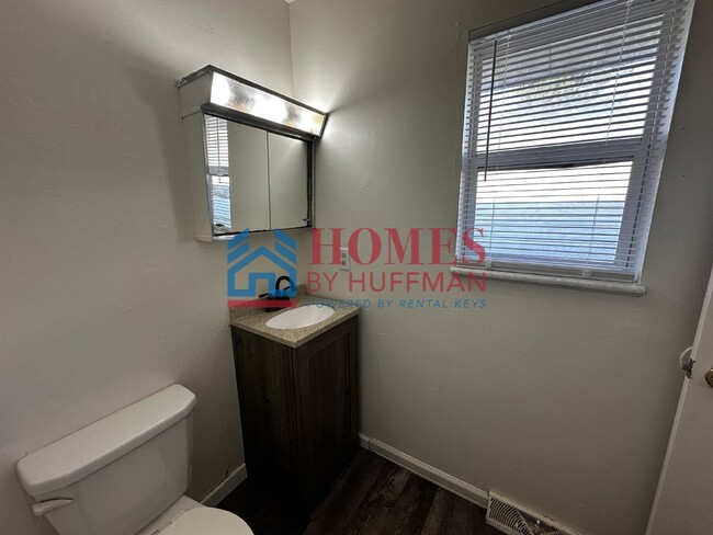 Building Photo - One Bedroom Apartment | Fort Branch