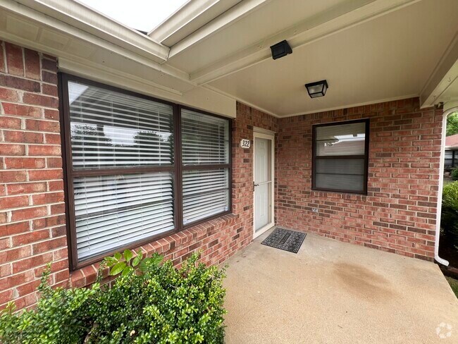 Building Photo - 322 Deer Lake Dr
