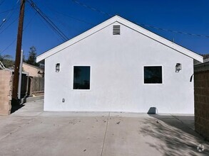 Building Photo - 315 E 11th St