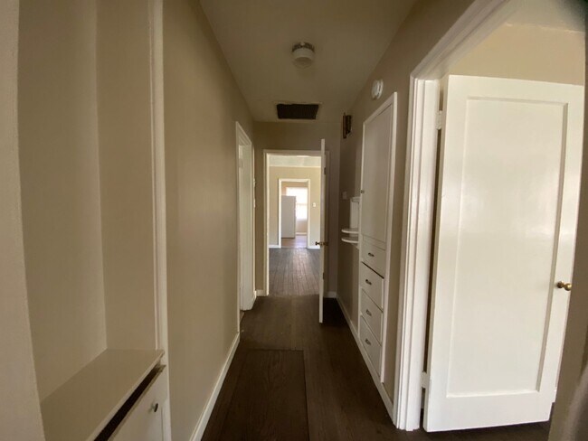 Foto del edificio - Spacious, remodeled 4 Bed, 2 Bath Home in ...