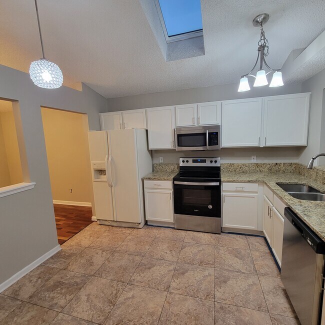 Building Photo - 11195 Mikris Dr S