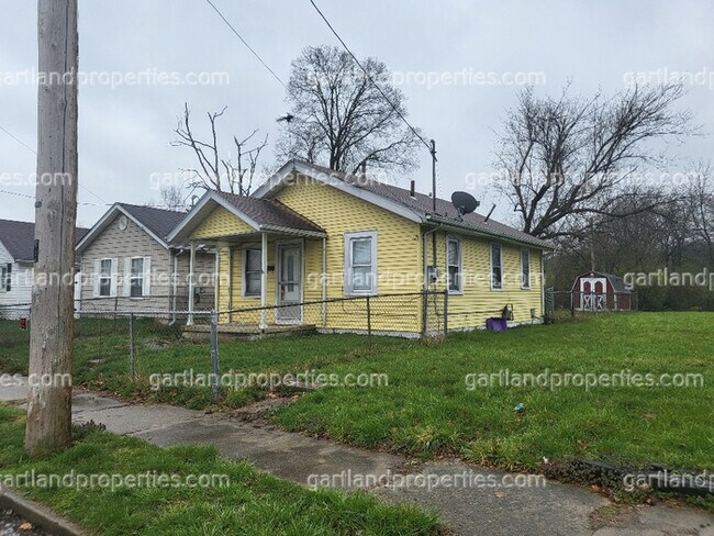 Building Photo - Franklin decent house including appliances...