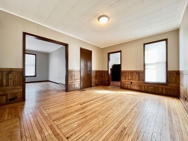 Building Photo - 1114 Chestnut St