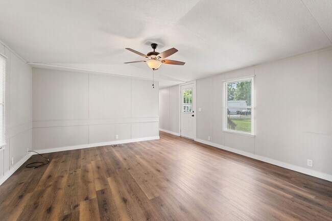 Foto del edificio - 3 bed 2 bath