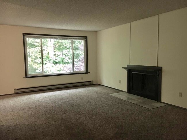 Building Photo - Don't Miss This Beautiful 2 Bed, 1 Bath To...