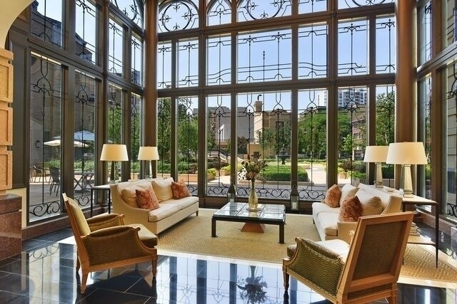 Foto del edificio - 2550 N Lakeview Ave