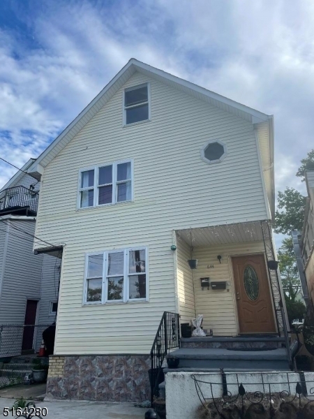 Primary Photo - 644 Trumbull St