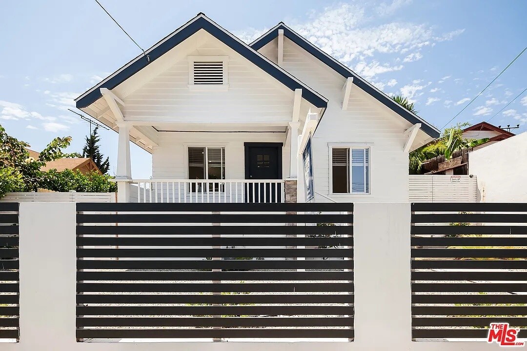 Foto principal - 119 S Grand Ave