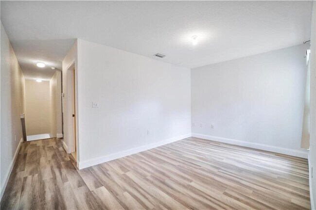 Foto del edificio - 6373 Landings Way