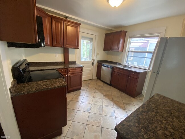 Building Photo - 6 br, 2 bath House - 601 Catherine St