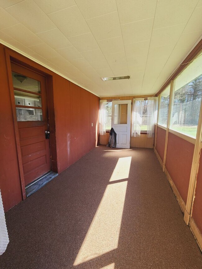 Building Photo - Amazing 4 bedroom home in Pocono Lake!