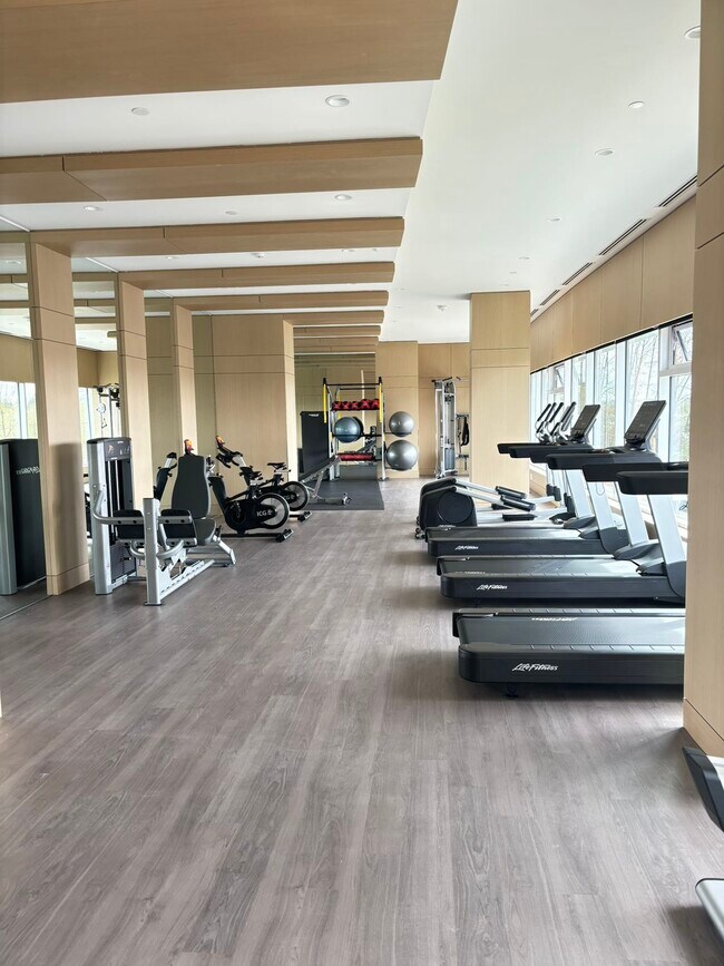 Photo du bâtiment - 4880 Lougheed Hwy