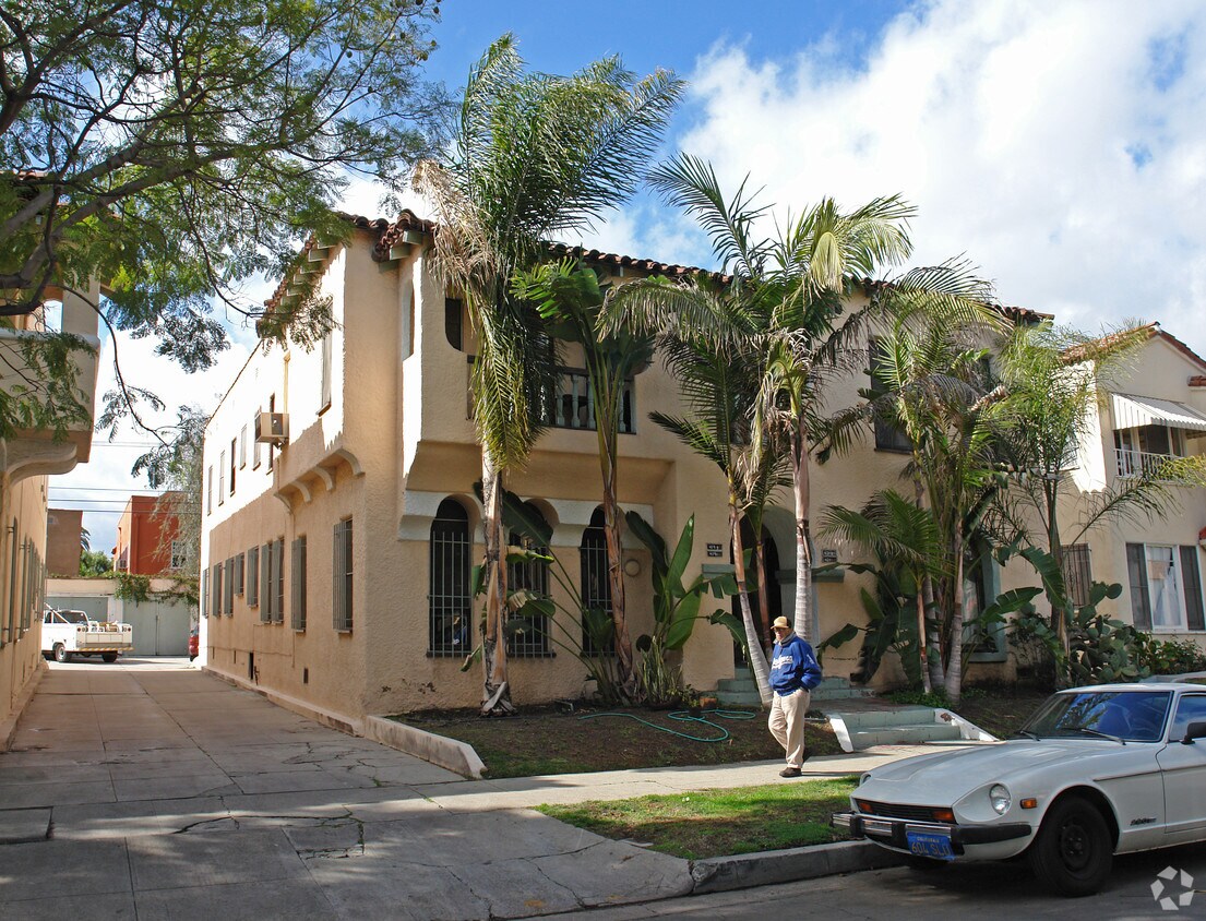 Building Photo - 419 N Genesee Ave