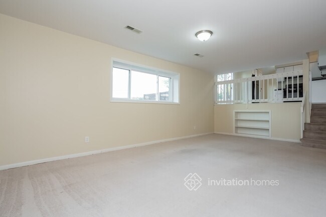 Building Photo - 5447 Yale Ln