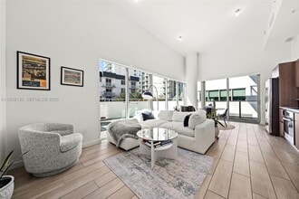 Building Photo - 1600 SW 1st Ave