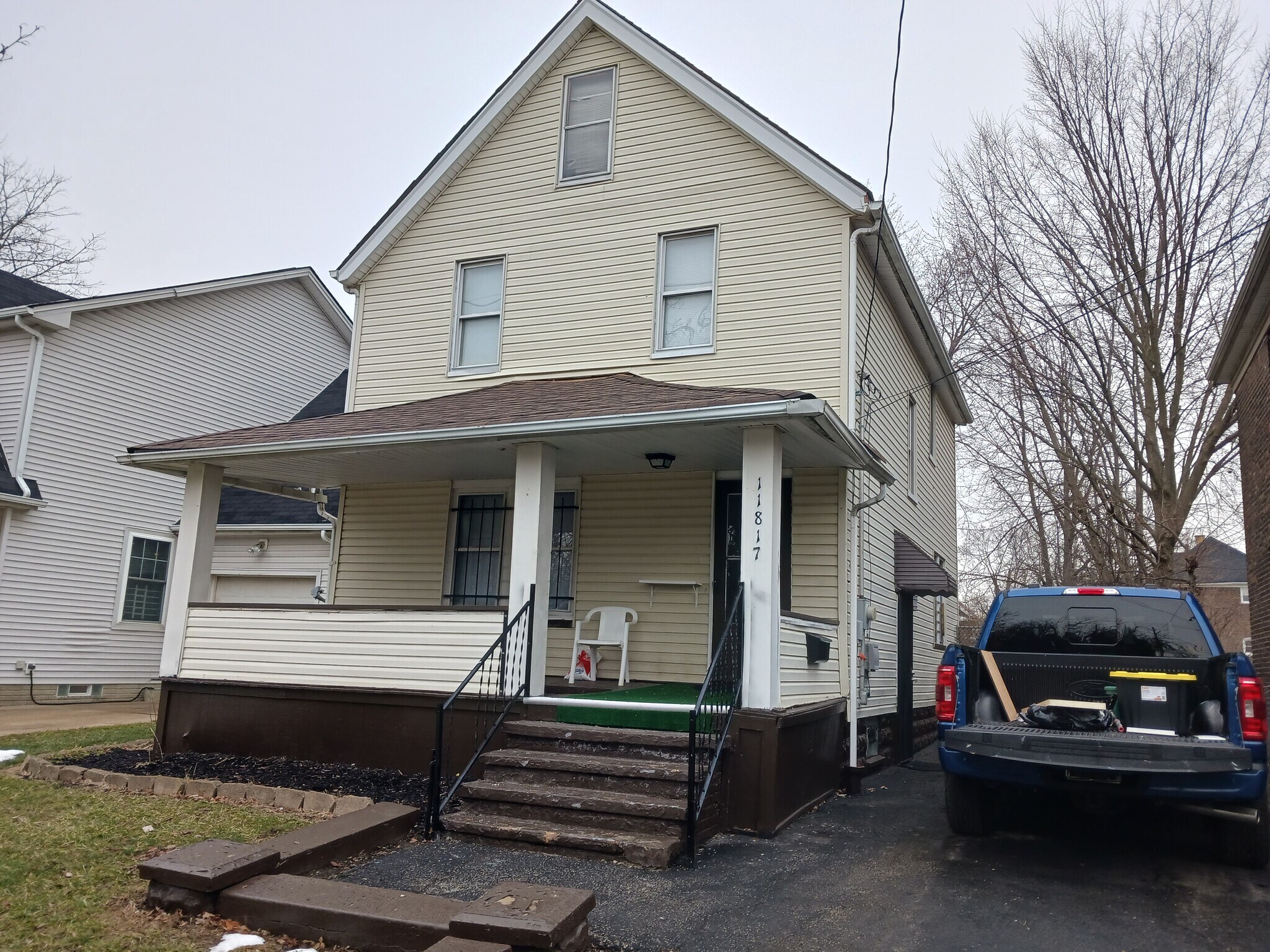 11817 Continental Ave Cleveland, OH 44120 – photo 1