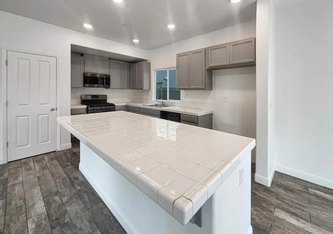 Foto del edificio - 3710 Roseparke Way