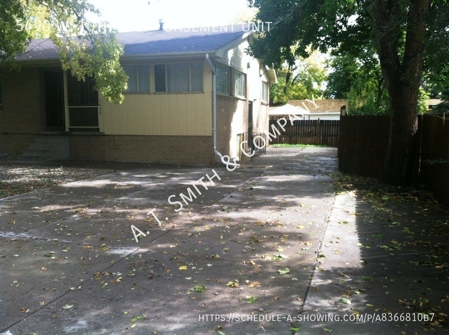 Foto principal - 5490 W 10th Ave