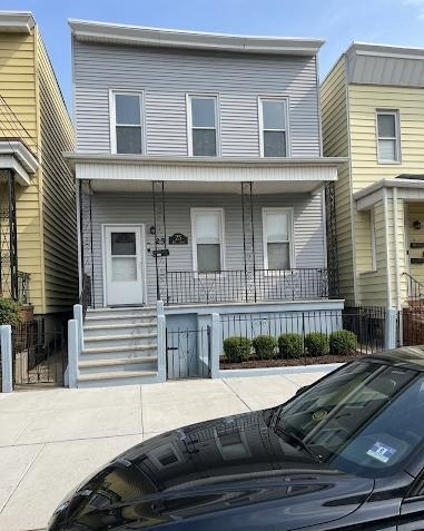 Building Photo - 25 E 18th St