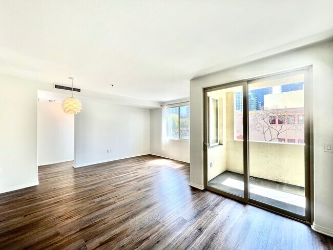 Building Photo - Beautiful 3B/2BA Condo in Little Italy w/ ...
