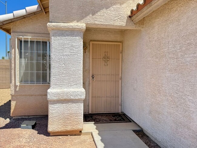 Building Photo - 2048 Rose Coral Ave