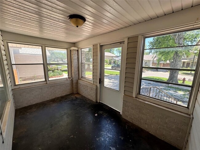 Building Photo - 746 S Jenkins Ave