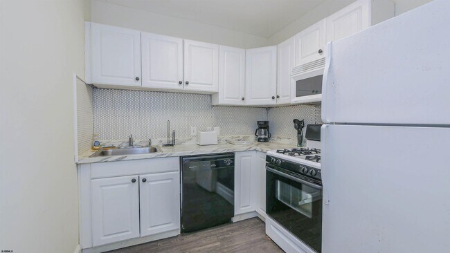 Foto del edificio - 5216 Atlantic Ave